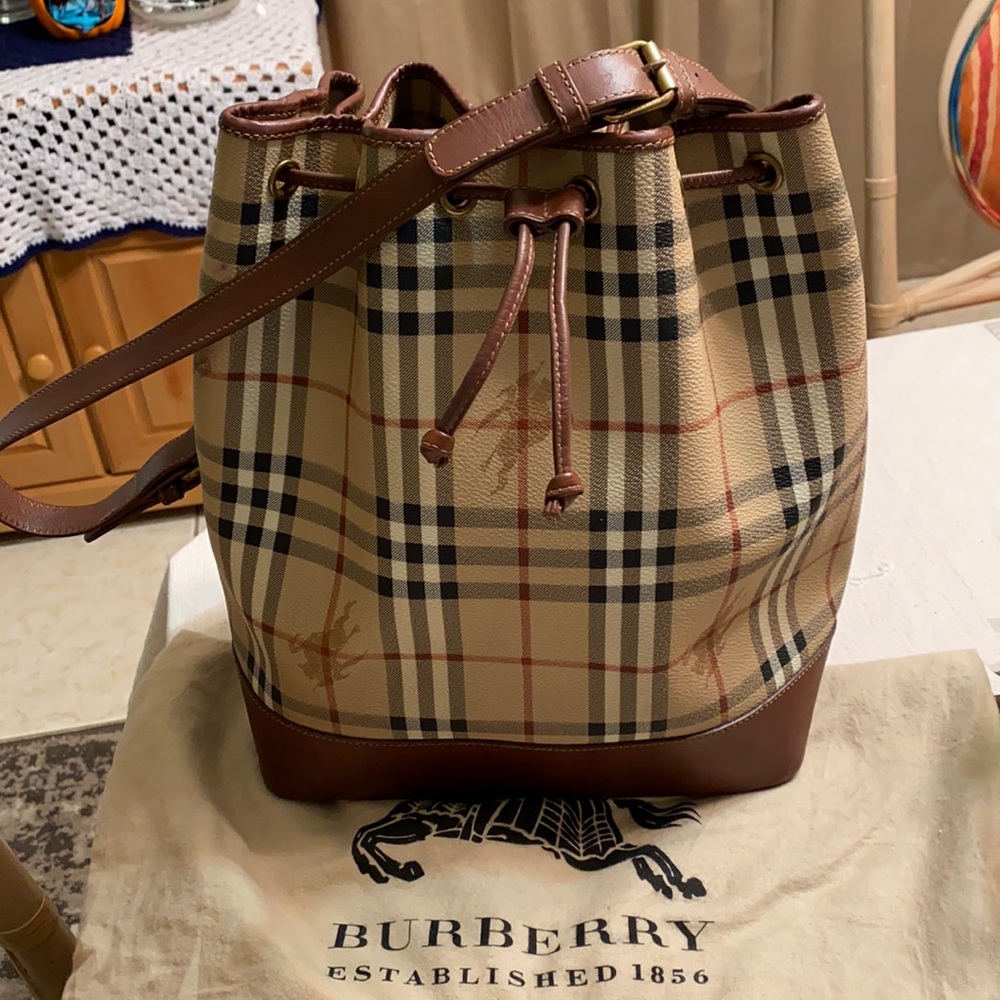 Burberry bucket bag